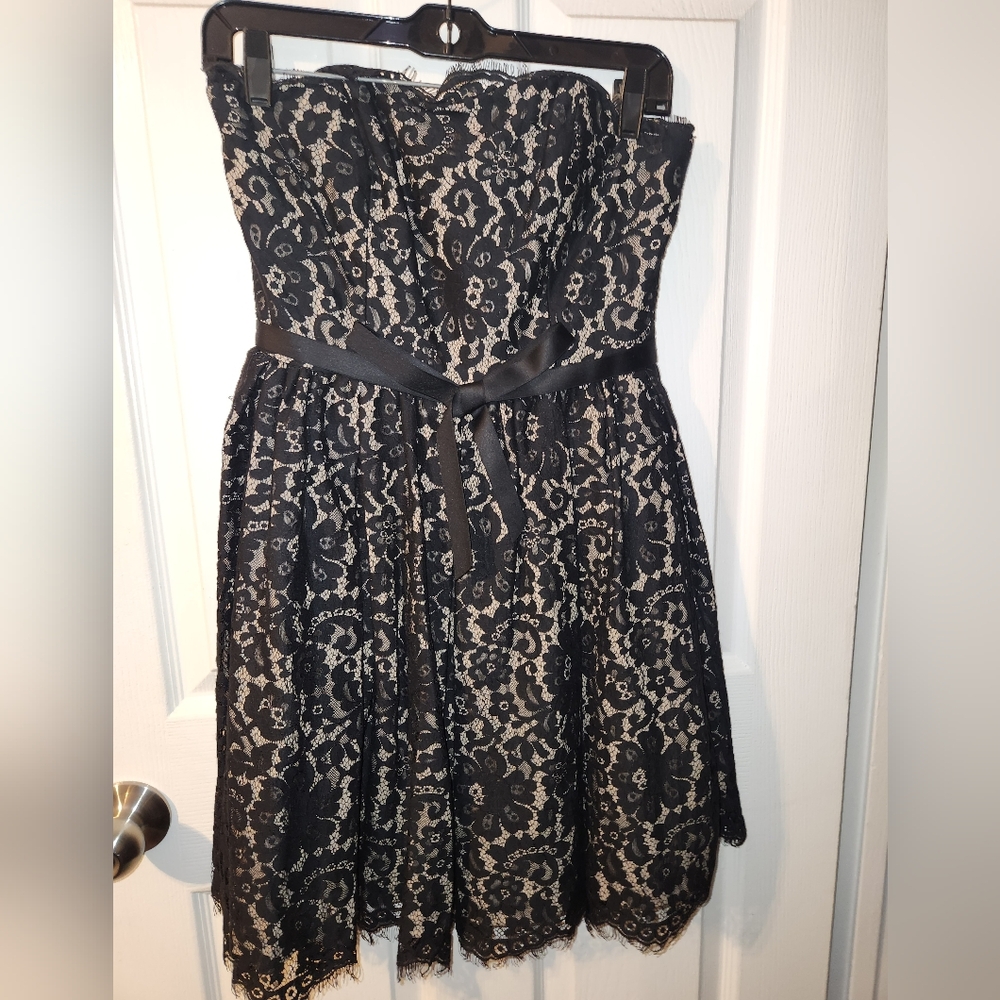 Elegant Black Lace Strapless Dress